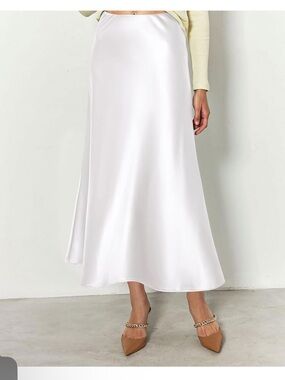 White Satin Maxi Slip Skirt XL
Elegant Bias Cut Flowy Satin Midi/Maxi Skirt